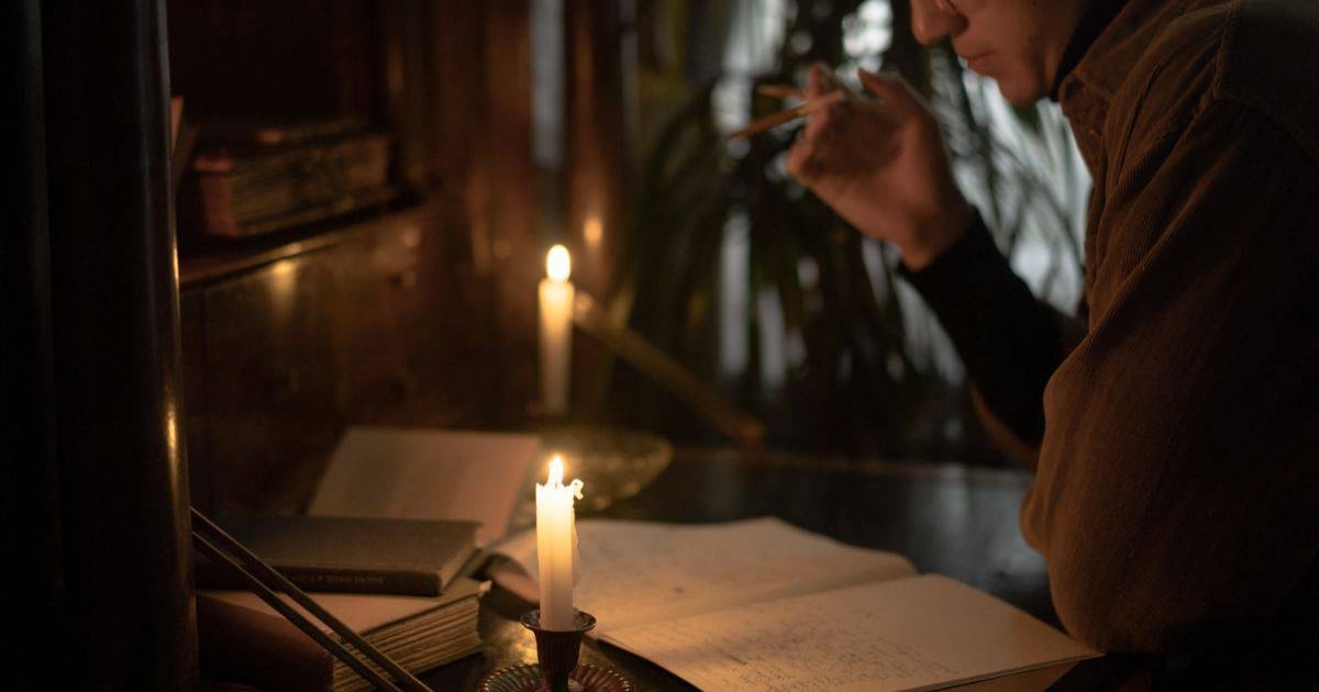 Alternative lighting for focused writing and editing.