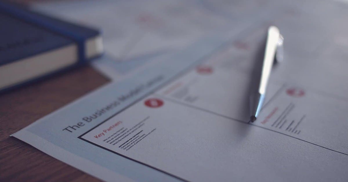 Close-up of a word count sheet with pen and documents, emphasizing the importance of word counting for content writing and editing.