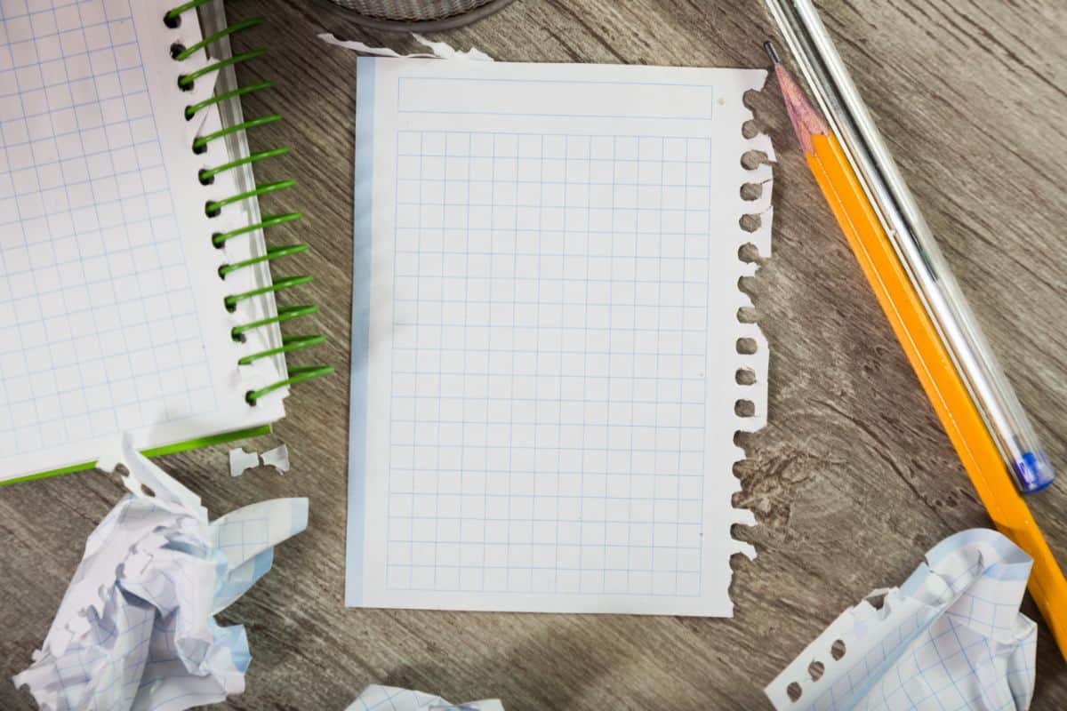 How long is 200 words?